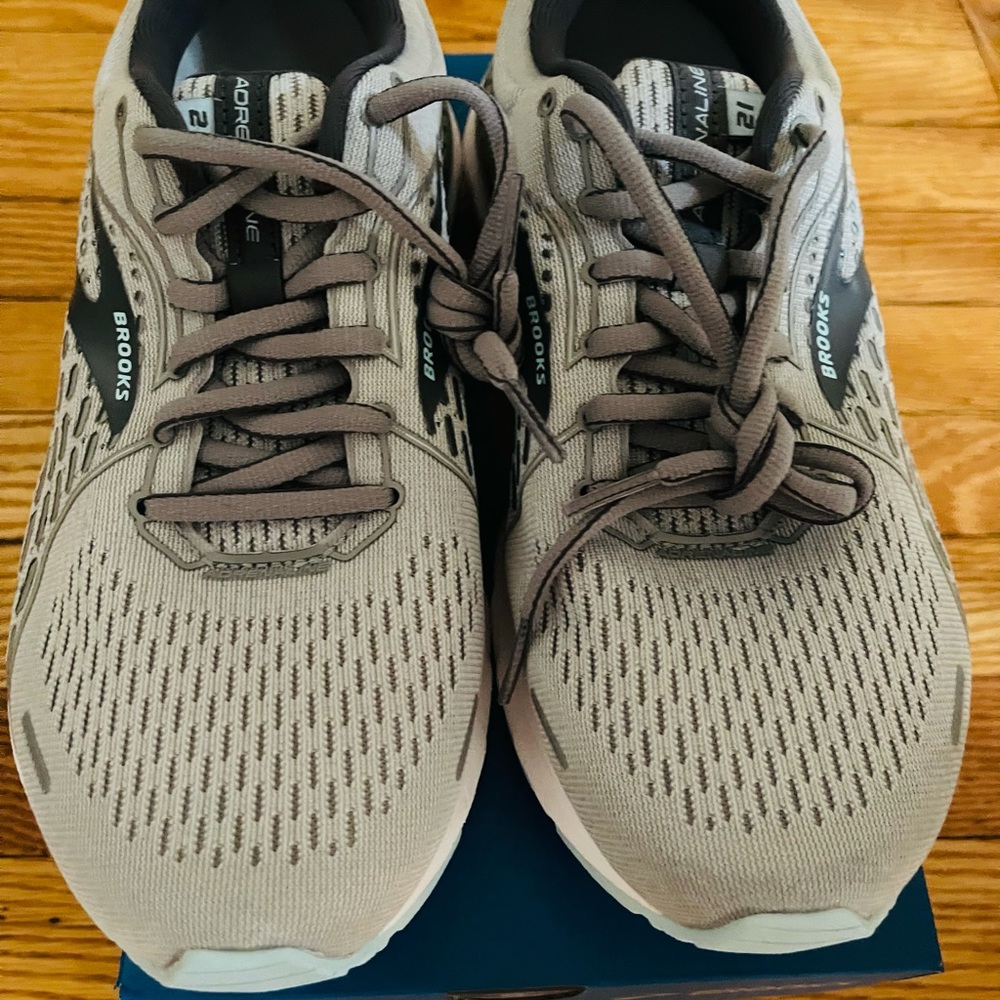 Brooks Adrenaline GTS 21 *NEW* sz 8